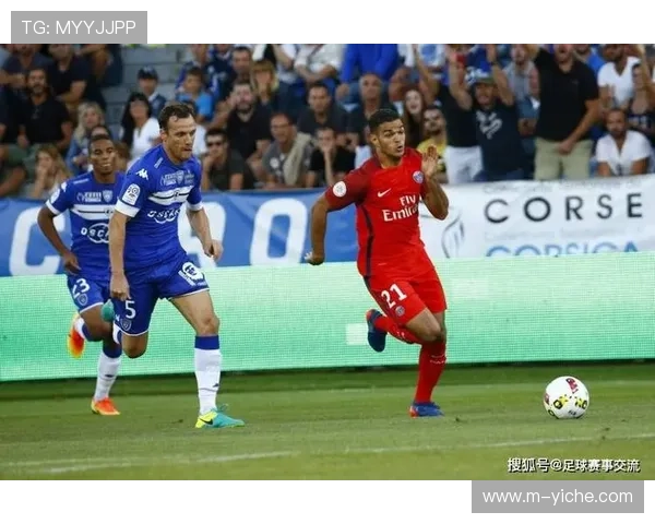 梅斯vs里尔比赛因天气中断半小时,草坪积水严重 梅斯vs里尔比赛因天气中断半小时,草坪积水严重